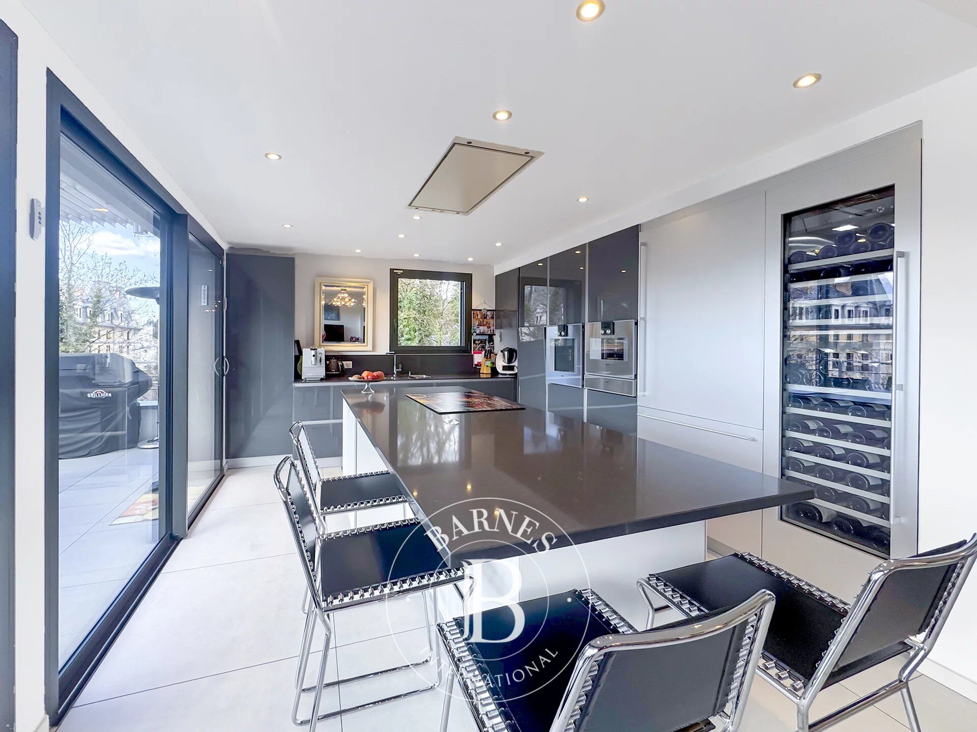 BARNES  - AIX-LES-BAINS - EXCLUSIVITÉ - CENTRE-VILLE - APPARTEMENT CONTEMPORAIN - 120 M² - 3 CHAMBRES - TERRASSE 54 M² - picture 2