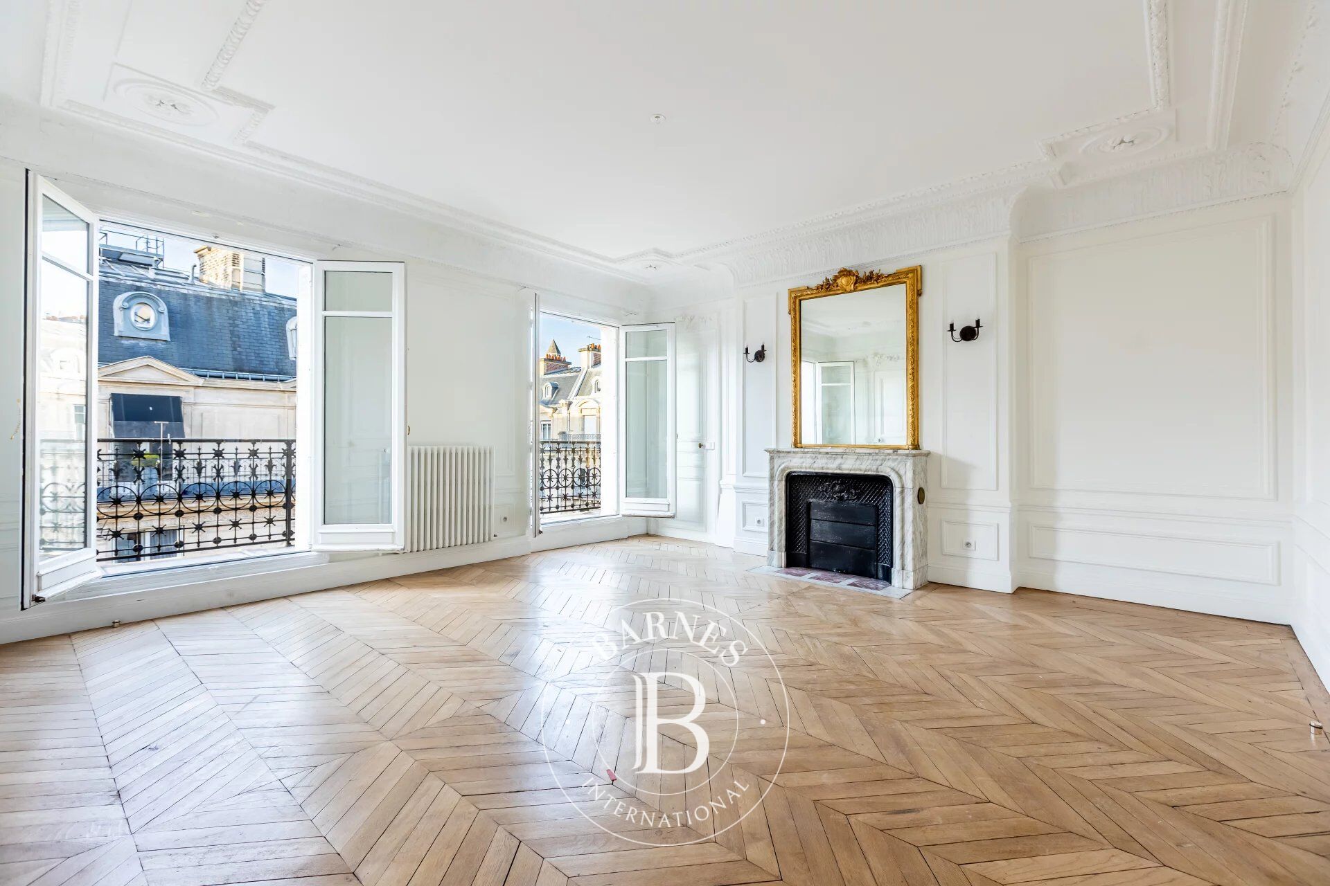 Paris 8ème - Triangle d'Or George V - Appartement d'angle avec large balcon, au 5ème étage - 3 chambres - picture 2