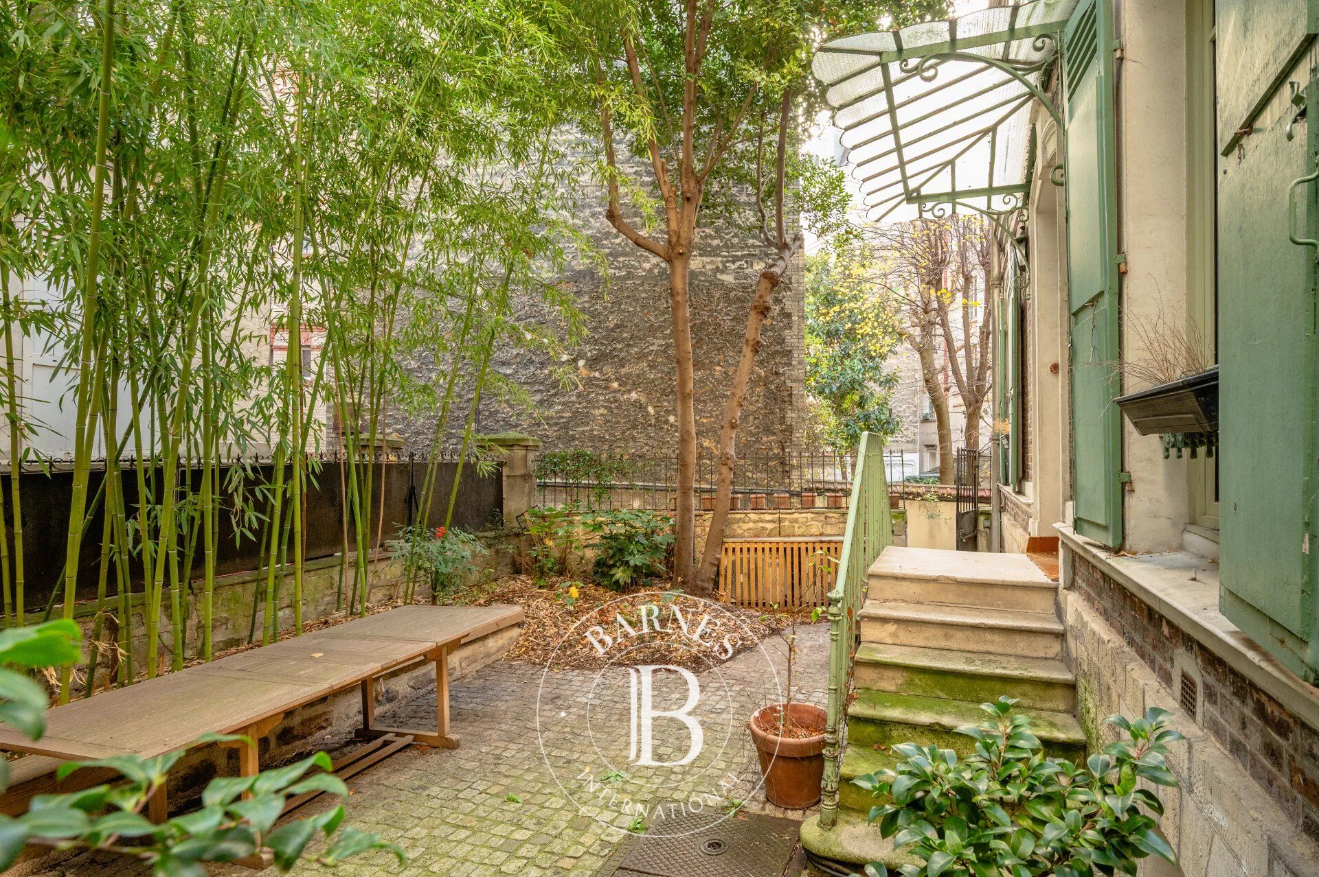 EXCLUSIVE LISTING - OFF MARKET - PARIS 18 - ABBESSES - HOUSE - 4 BEDROOMS - GARDEN - QUIET - EXCELLENT AMENITIES - picture 3
