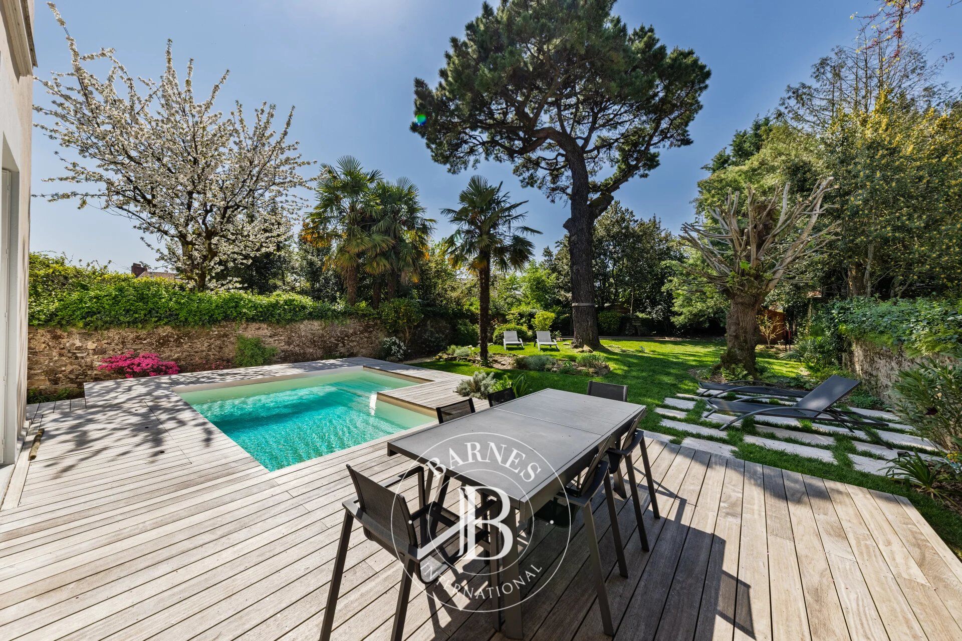 NANTES SAINT DONATIEN - Family home with swimming pool - picture 1