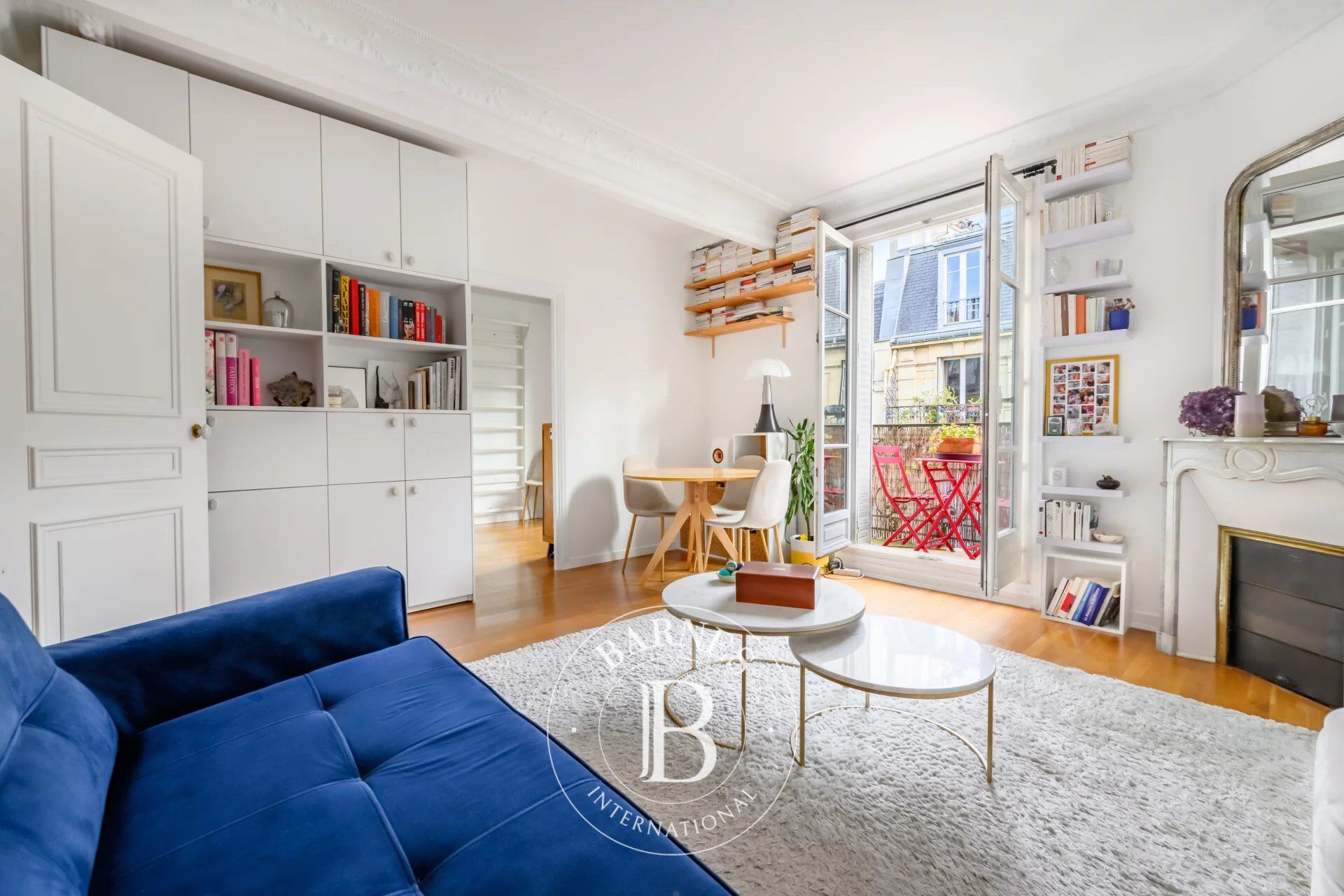 EXCLUSIVE LISTING - OFF MARKET - PARIS 18 - UPPER FLOOR - LIFT - CONTINUOUS BALCONY - 2 BD - DUAL ASPECT - RADIAL LAYOUT - PEACE AND QUIET - picture 1