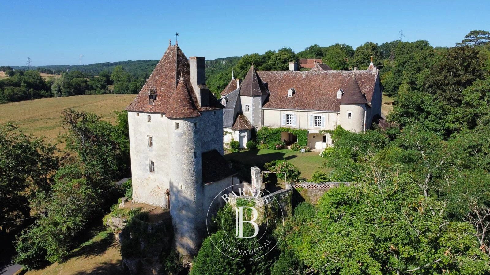 Entre Touraine et Poitou - Château XVe et XVIIIe - Terrain de 7,6 hectares - picture 1