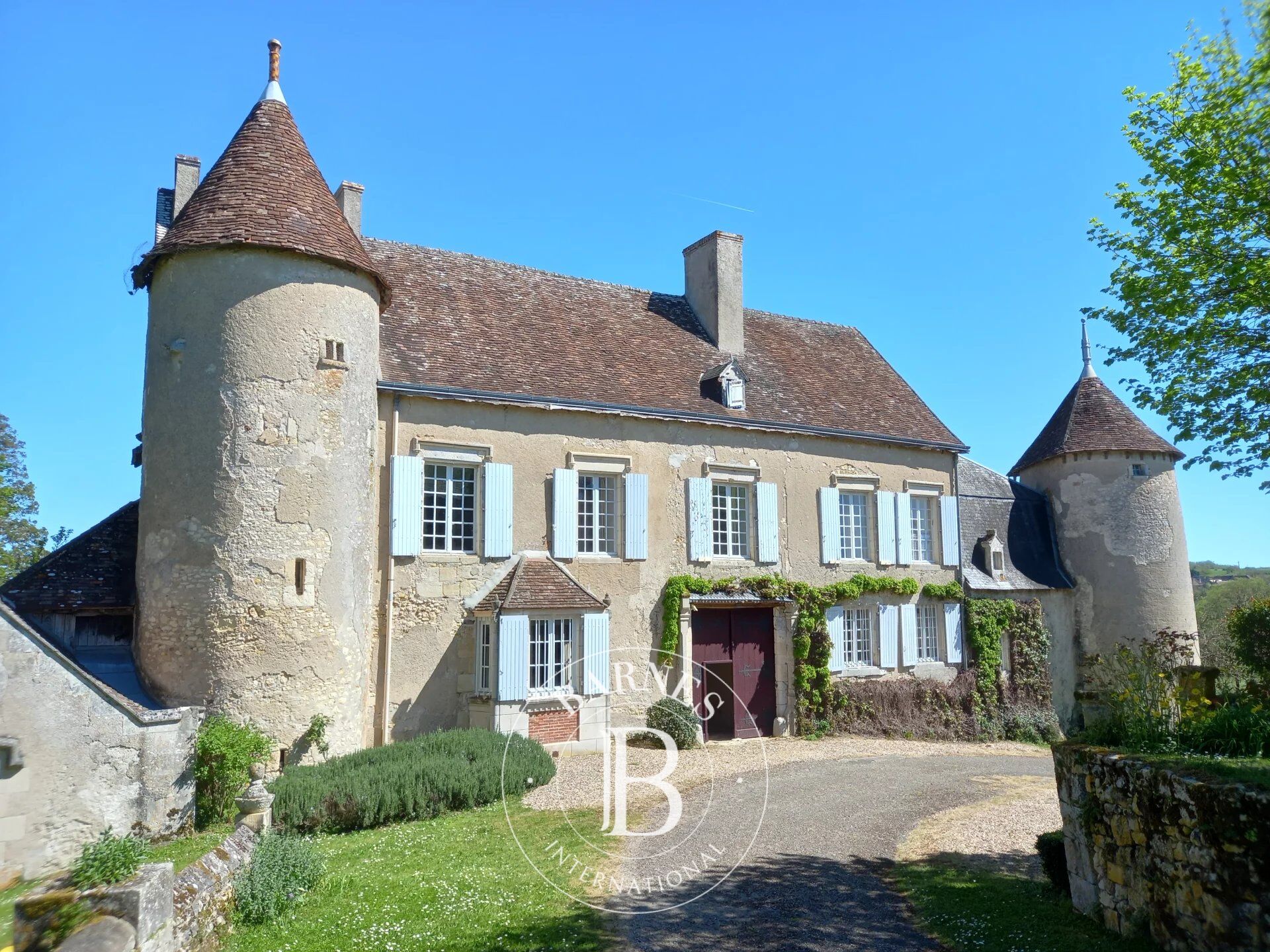 Between Touraine and Poitou – 15th- and 18th-century château – 7,6 hectare of land - picture 1