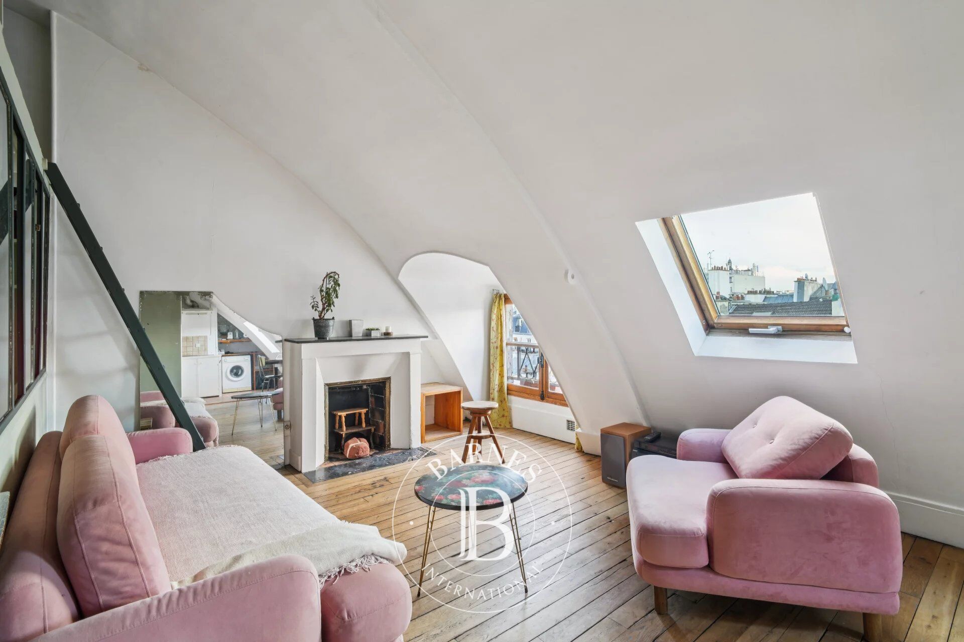 PARIS X - FAUBOURG SAINT-DENIS - 2 PIÈCES - DERNIER ÉTAGE - LUMINEUX - SOUS OFFRE ACCEPTÉE - picture 1