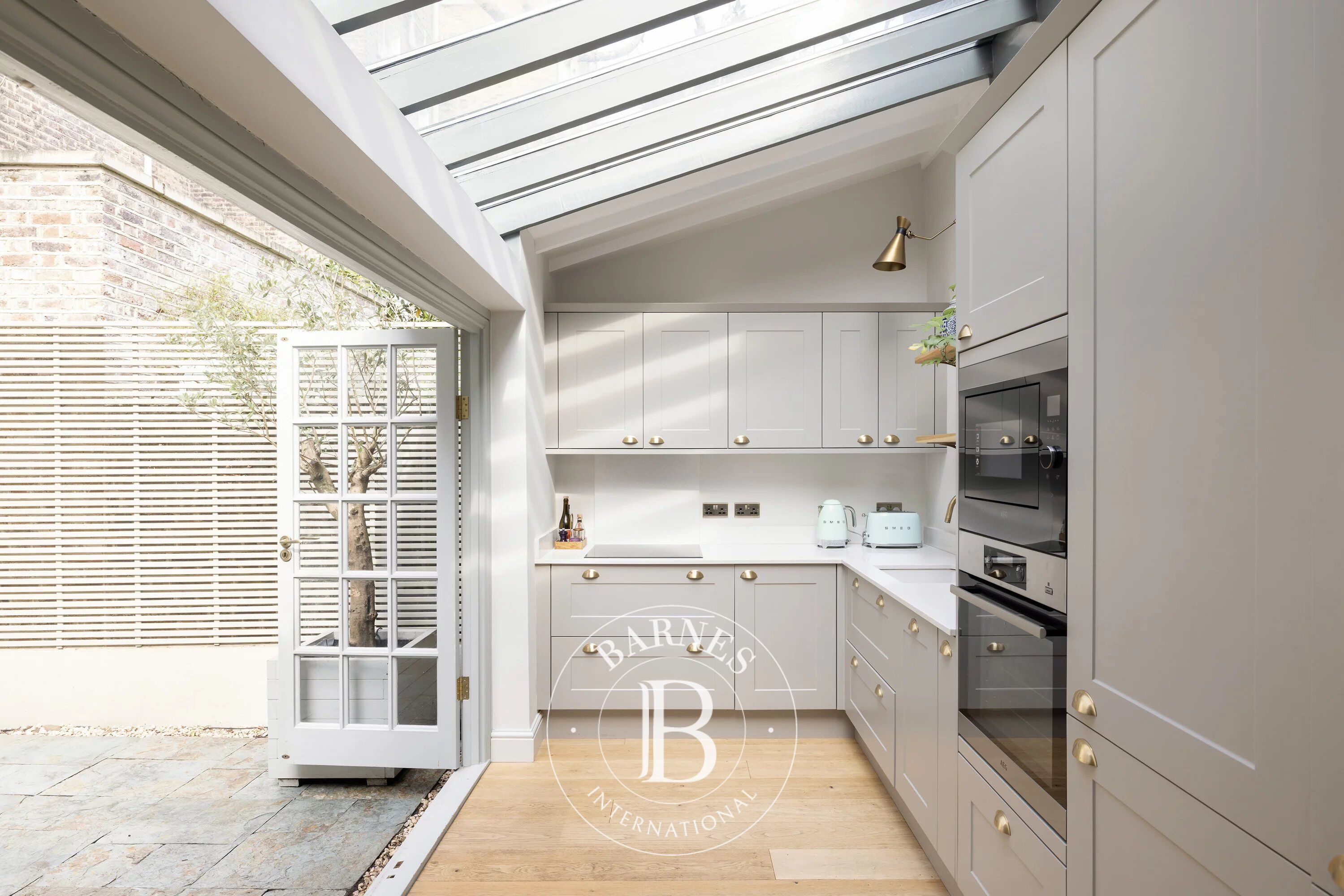 Ladbroke Grove, Notting Hill W11 - picture 2