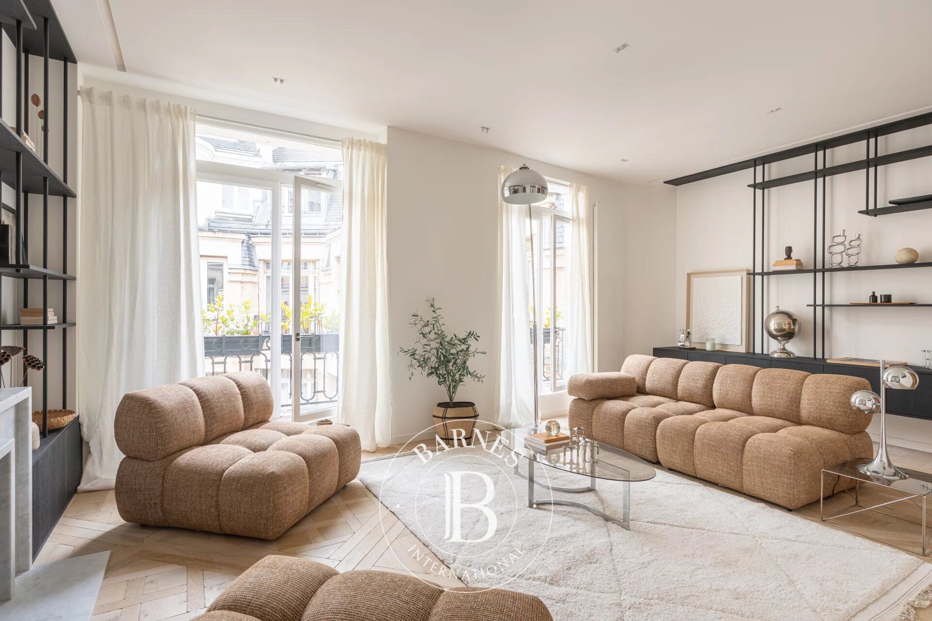 Piso Paris 8ème - picture 2