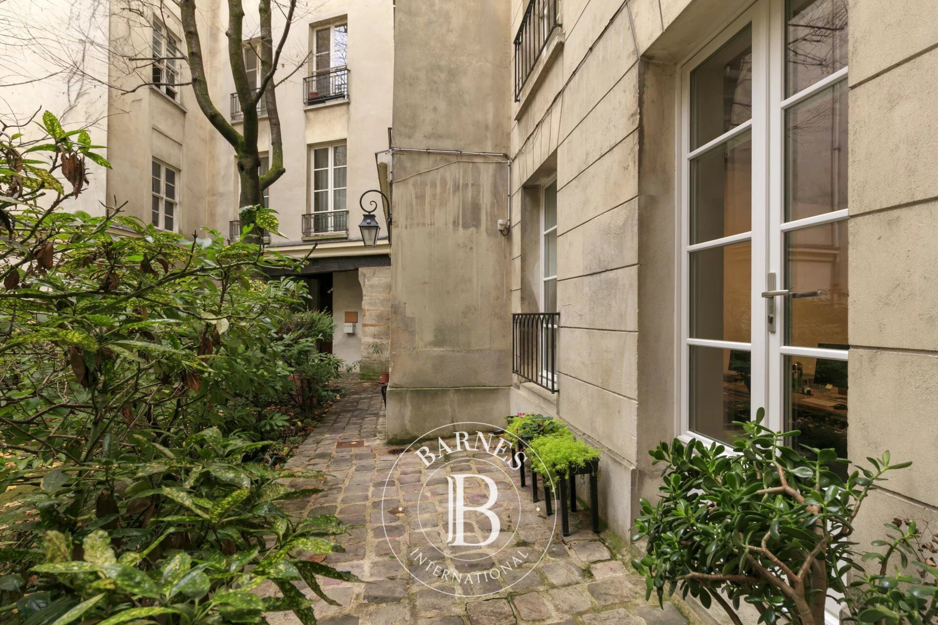 A VENDRE - Local commercial – Rue Sainte-Anastase – PARIS 3 - picture 1