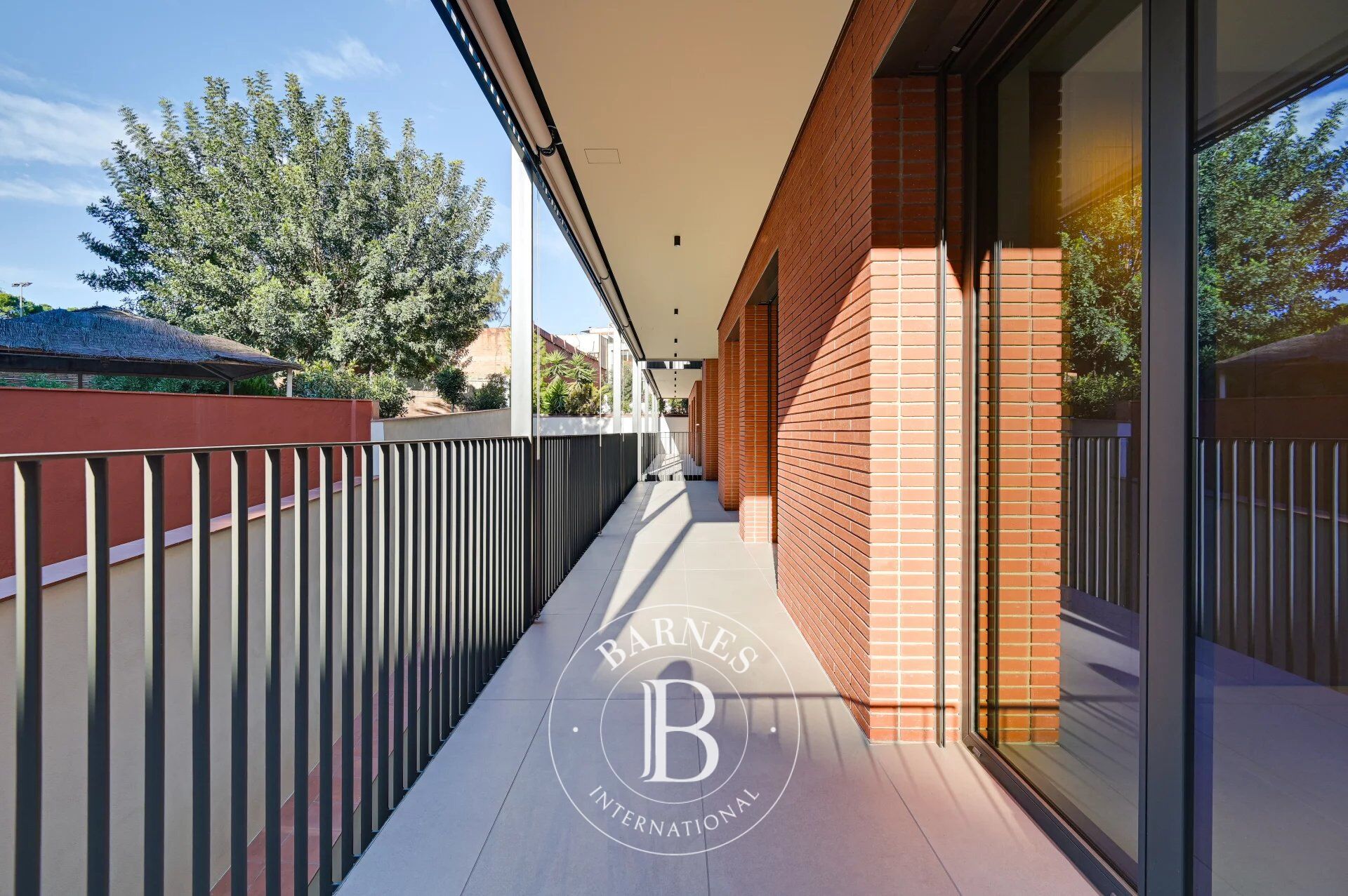 Appartement exclusif avec terrasse dans la partie haute de Barcelone - picture 2