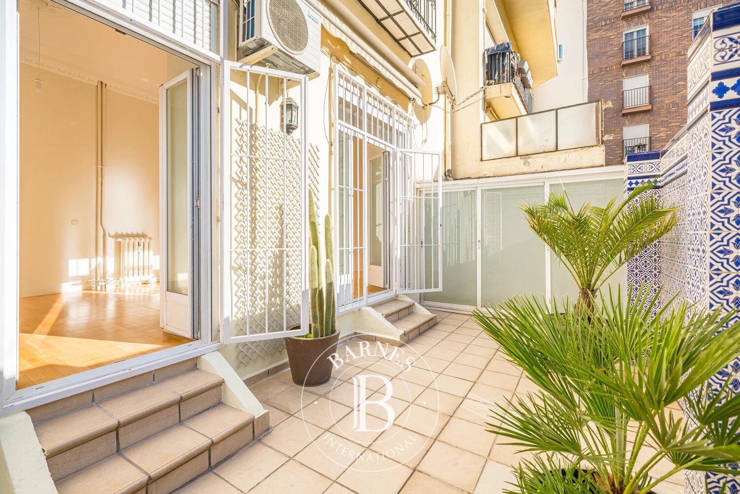 Appartement à vendre avec patio intérieur unique dans un immeuble classique - picture 3