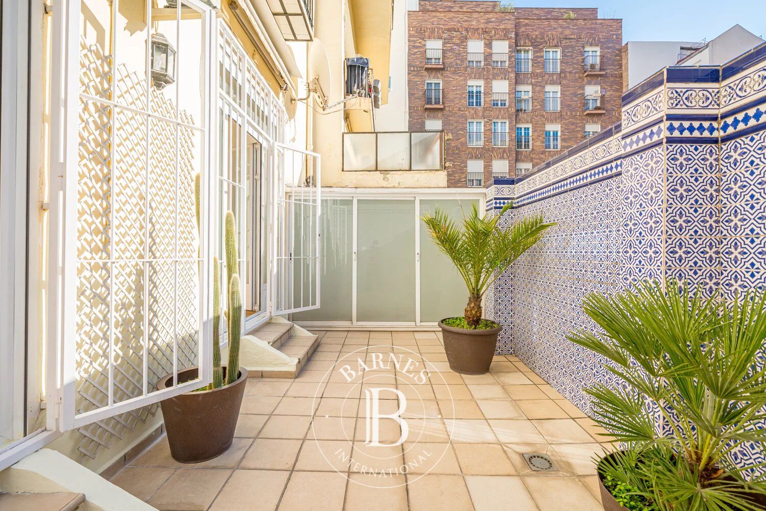 Appartement à vendre avec patio intérieur unique dans un immeuble classique - picture 2