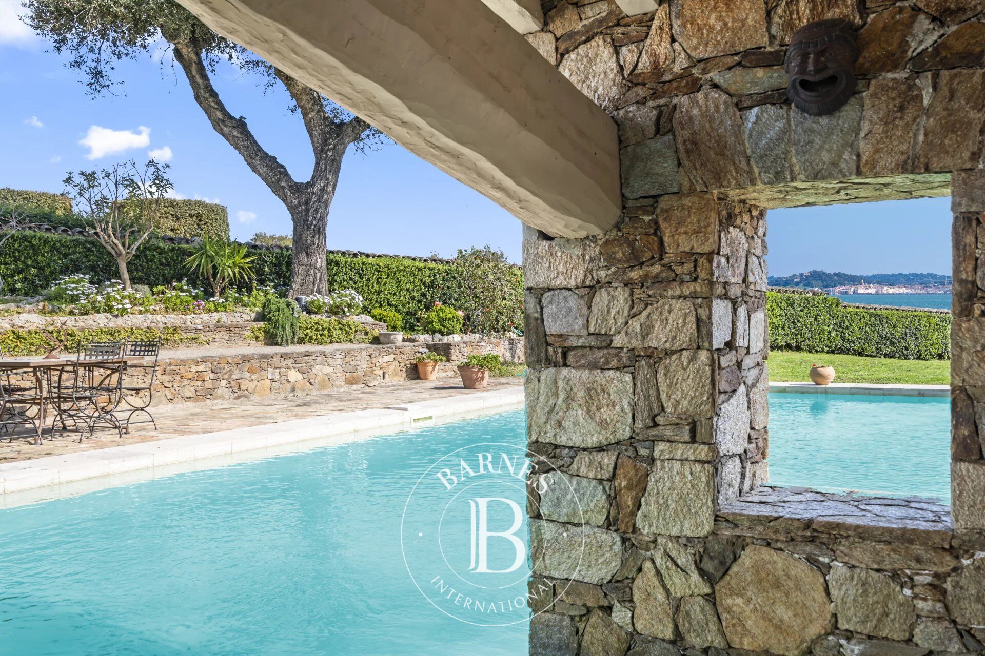 GRIMAUD - VILLA FACING SAINT-TROPEZ - SEA VIEW - picture 2