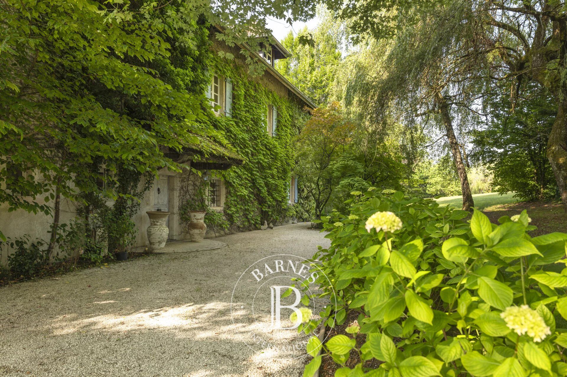 Finca Chapeiry - picture 2