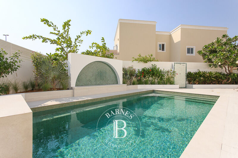 Villa The Lakes - picture 1