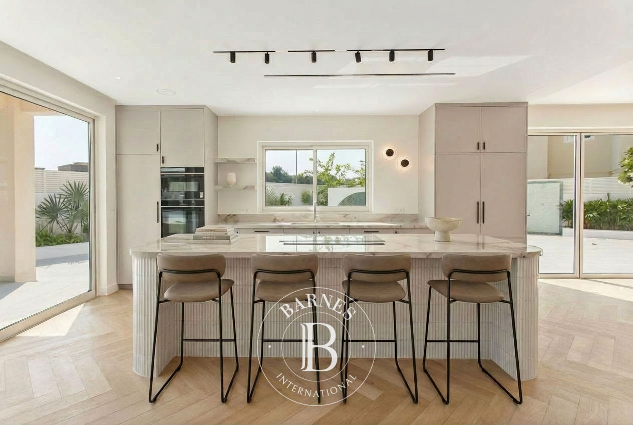 5 Bedroom Villa for Sale in The Lakes - picture 3