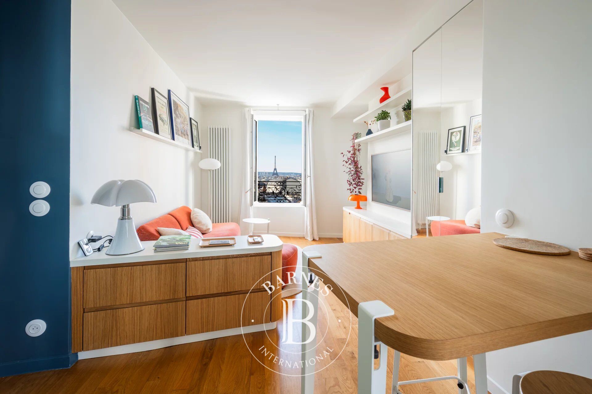 PARIS 18 - RUE DES ABBESSES - 4th FLOOR - PANORAMIC SOUTH-FACING VIEW PARIS EIFFEL TOWER - HIGH-END SERVICES - FURNISHED - picture 2