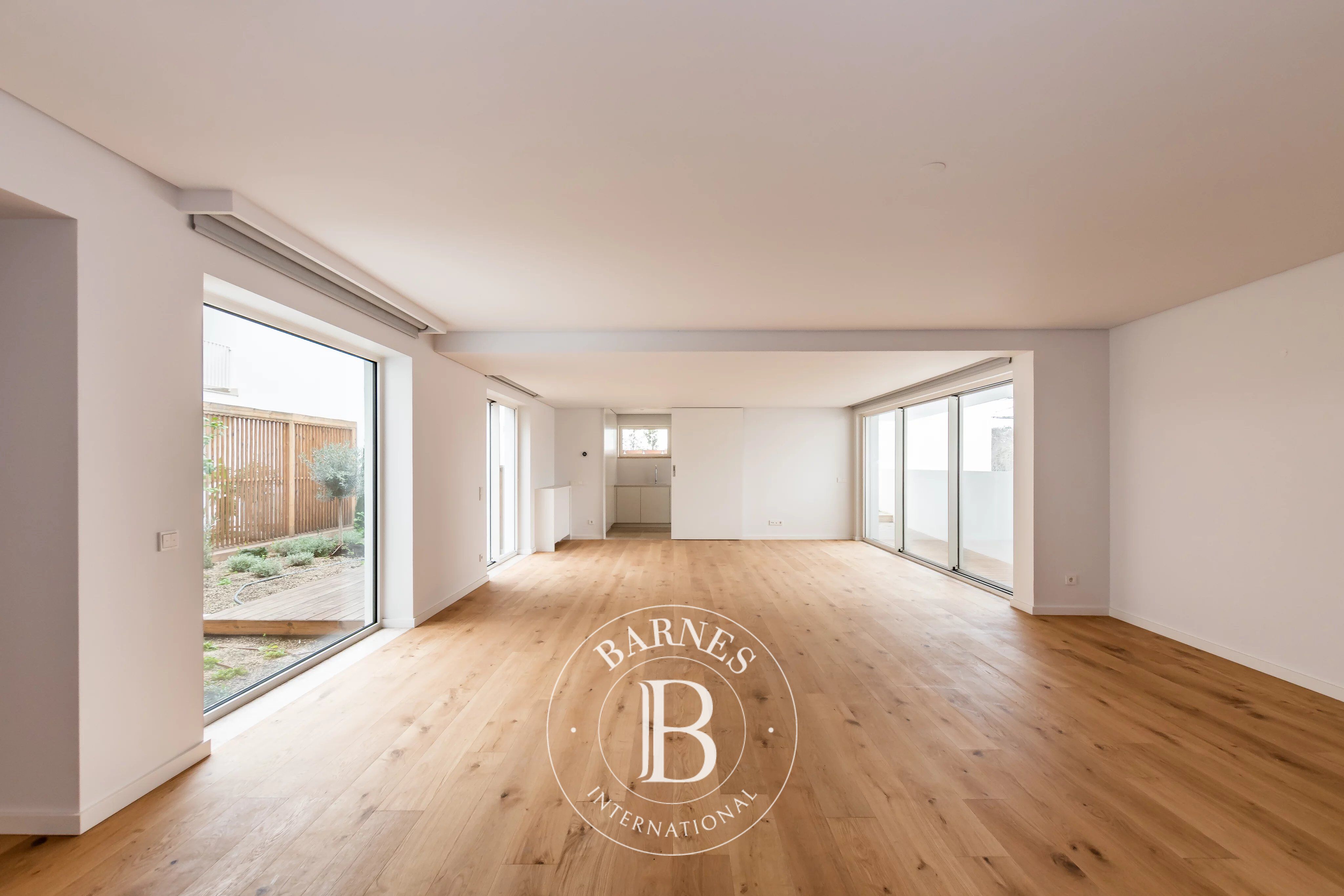 Terrasse et piscine commune - picture 2