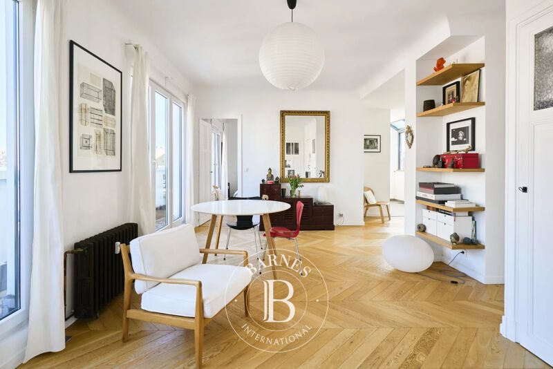 Appartement traversant au dernier étage avec balcon