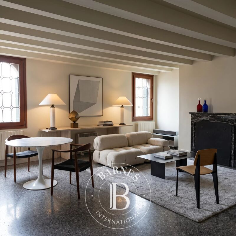 Venise Dorsoduro –  apartement rénové vue sur le canal