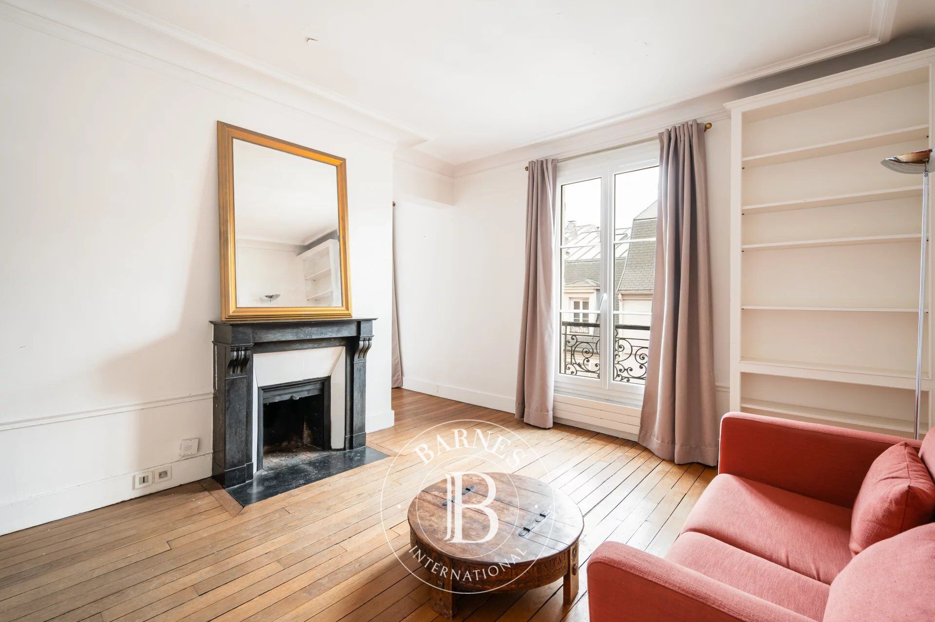 PARIS 18 - ABBESSES - ONE BEDROOM - UPPER FLOOR - LIGHT - picture 1