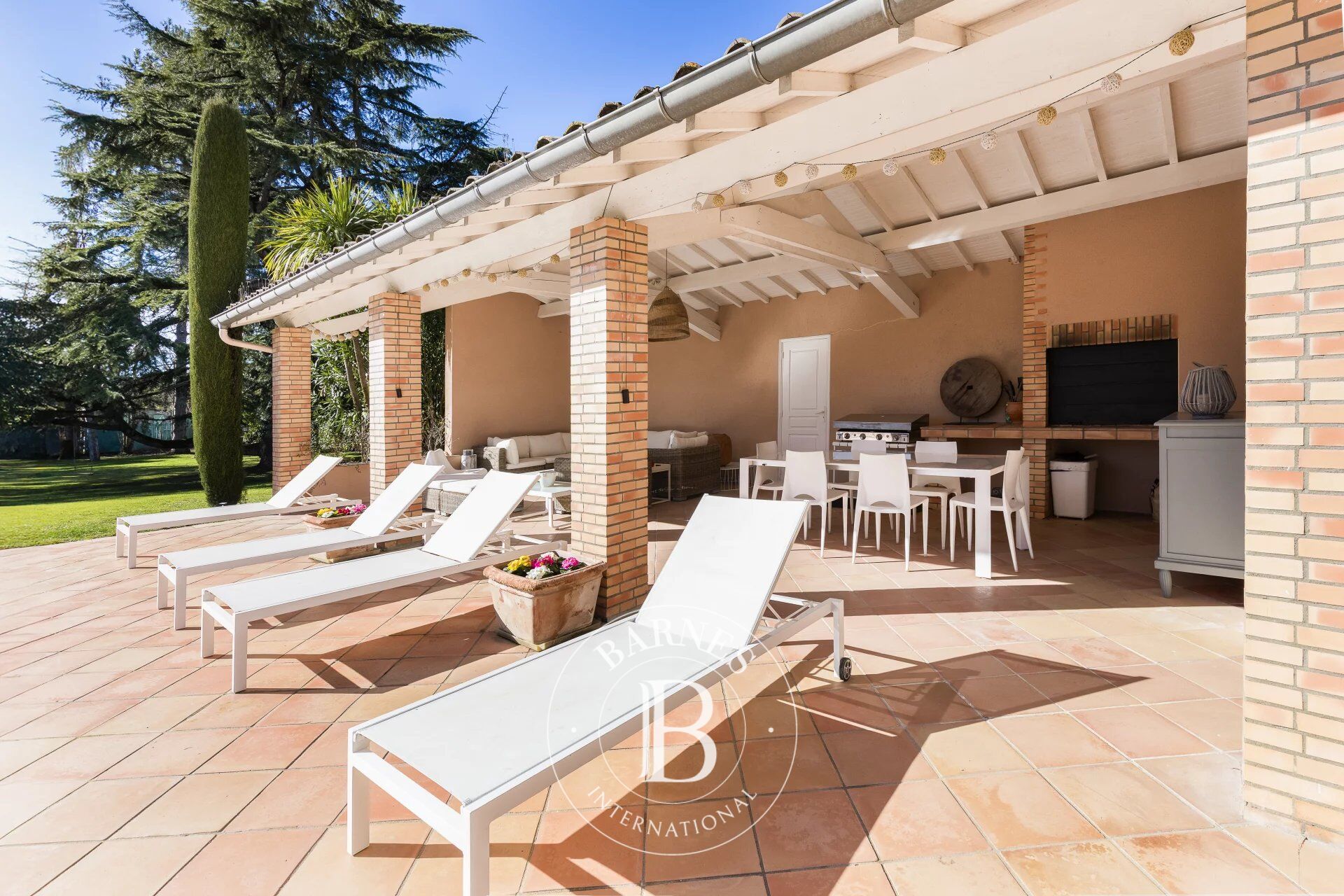 Exceptionnelle propriété familiale - dépendance et piscine - picture 3