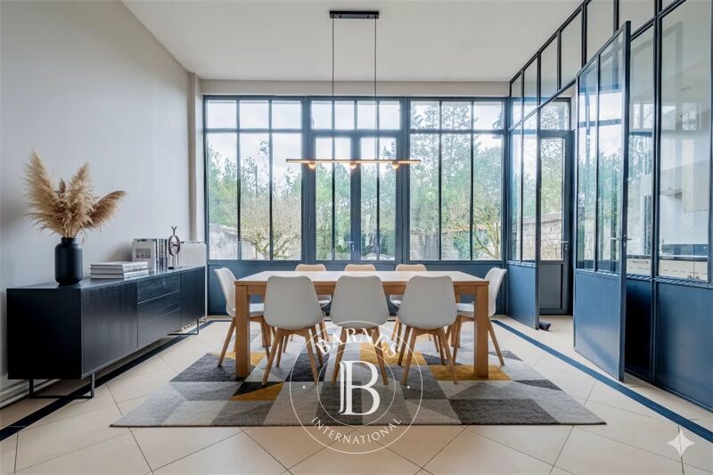 Bordeaux Croix-Blanche – 240 sqm House – Garden – Cellar