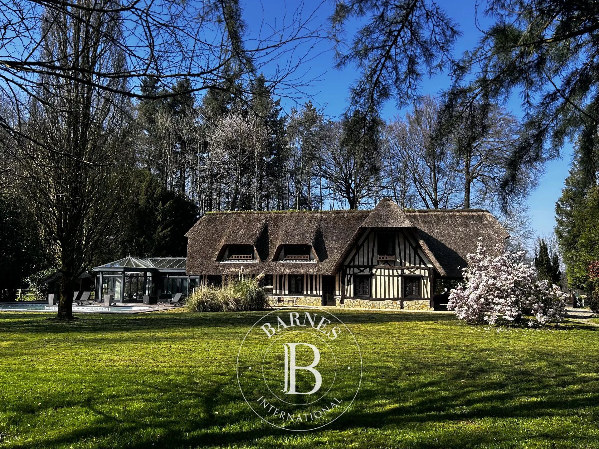 Normandy - Renovated thatched cottage on a landscaped park - picture 2