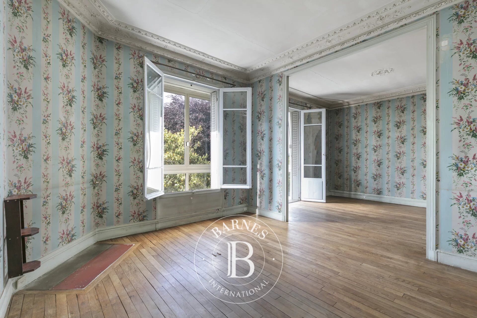 Saint-Cloud Montretout - Old-build house with gorgeous south-facing garden - picture 3