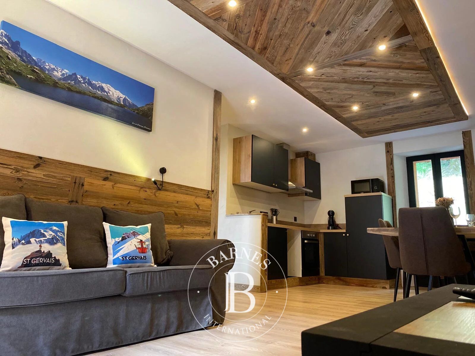 Barnes Saint-Gervais-les-Bains : T2 de Caractère avec Jardin Privatif en plein centre - picture 1