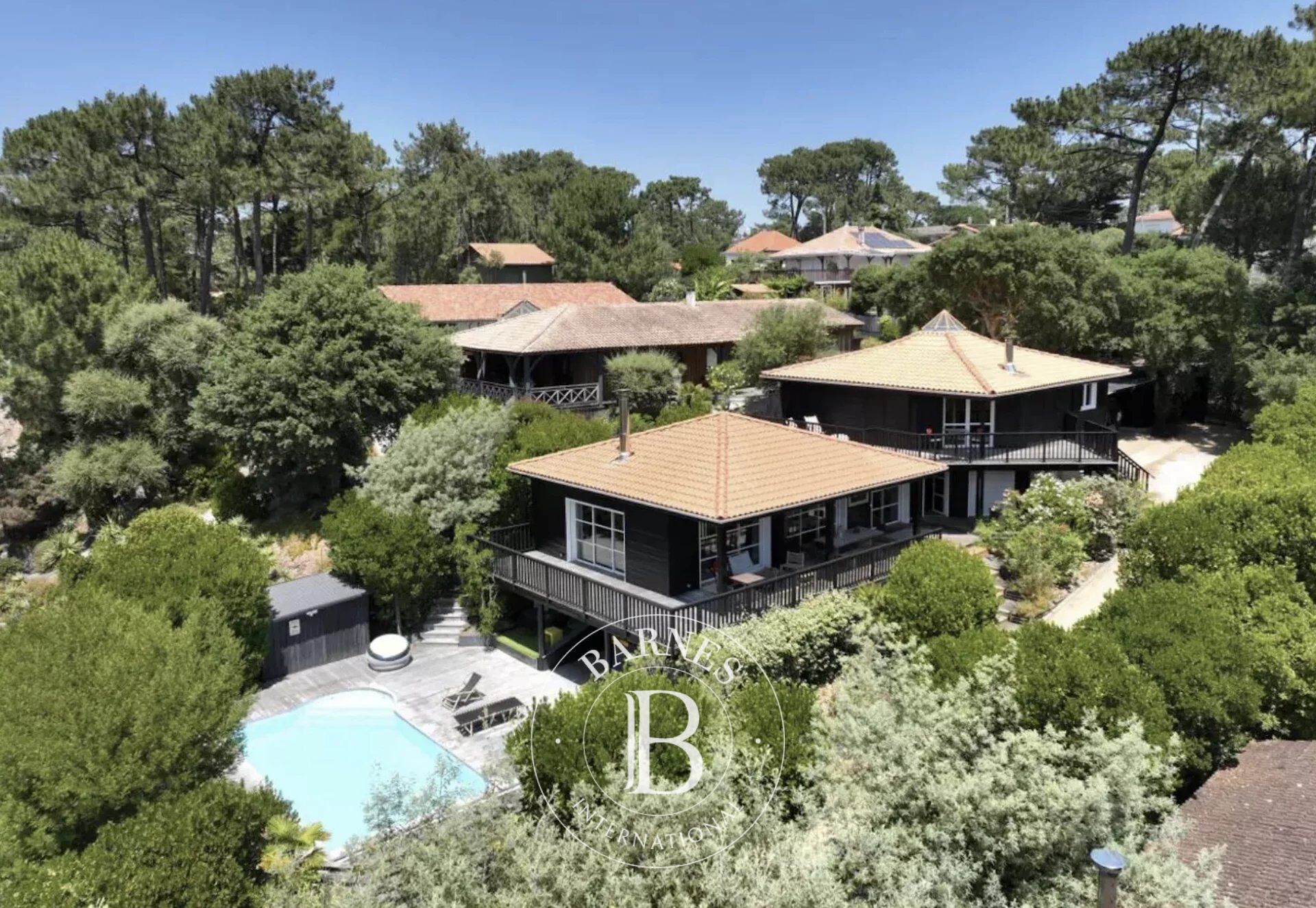 VILLA DE 240 M² AVEC VUE SUR LE BASSIN ET PISCINE SUR LA PRESQU’ÎLE DU CAP FERRET - picture 1
