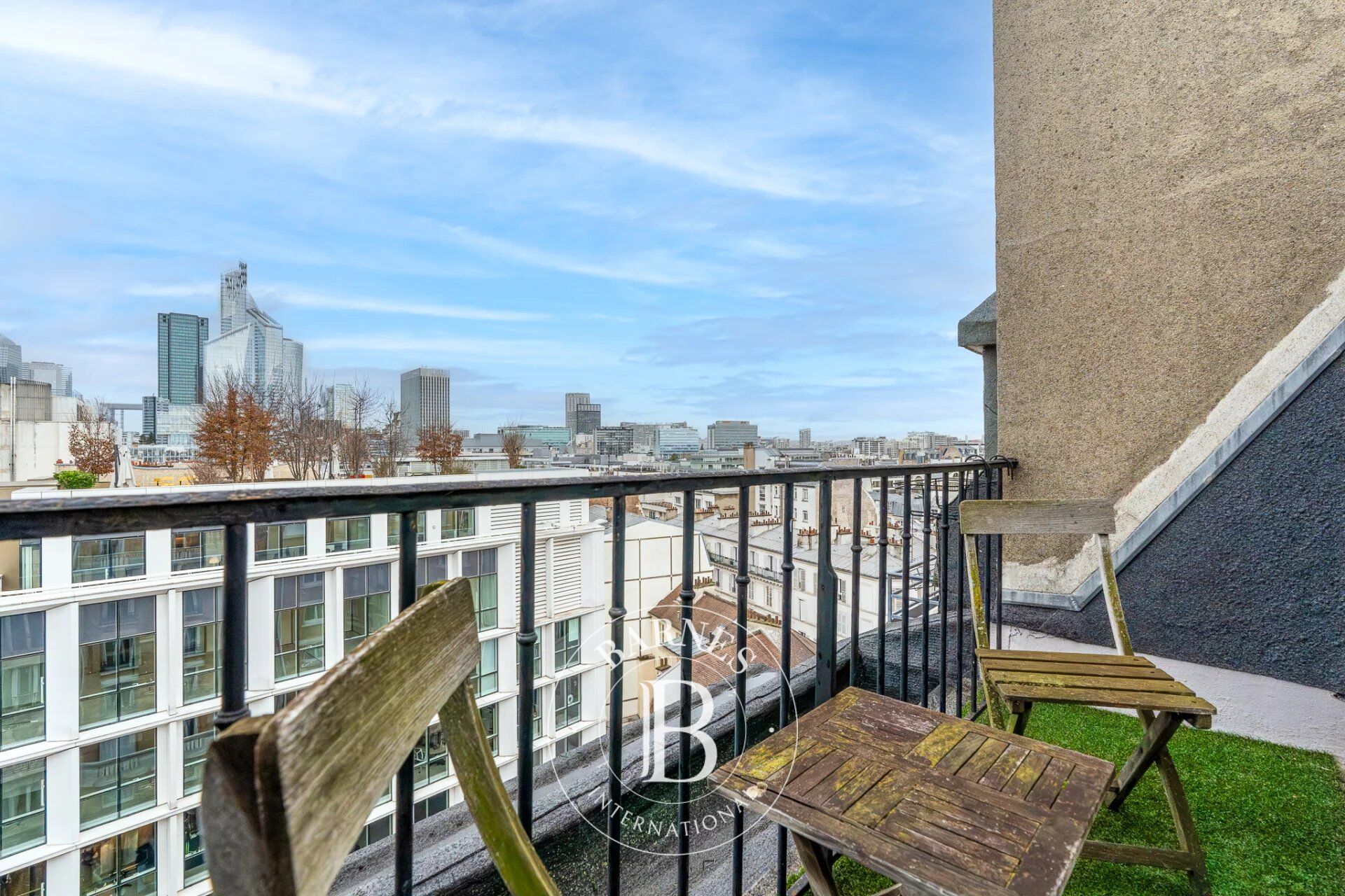 Neuilly-Pont de Neuilly - Dernier étage - Appartement vendu occupé - 2 pièces - 1 chambre - Vue dégagée - Proche des commerces et des transports - Ideal Investissement Locatif - picture 3