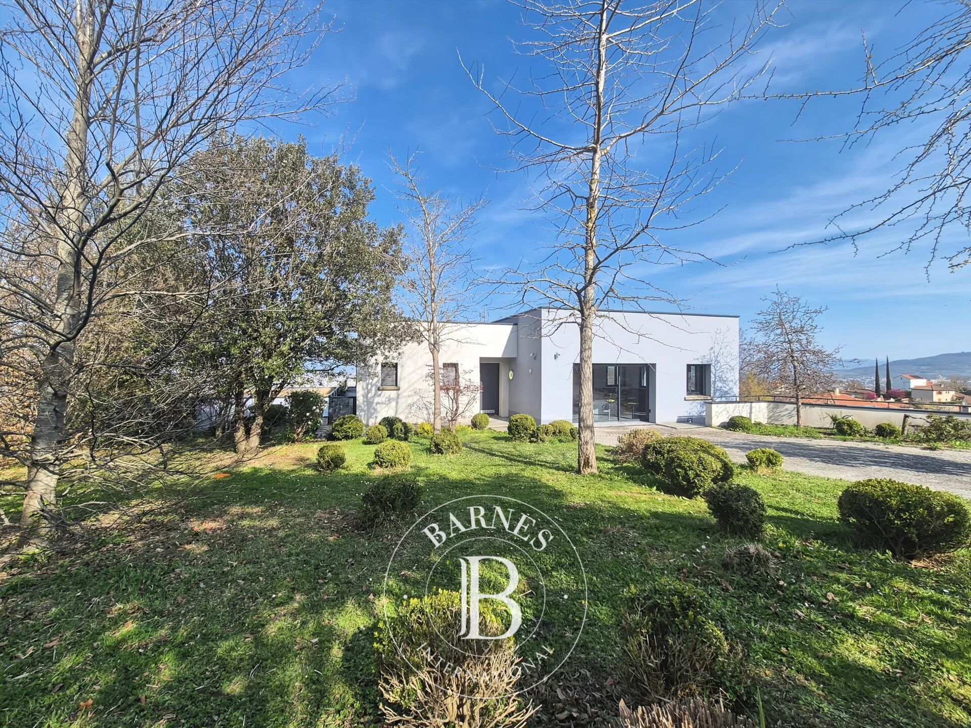 Royat – Exceptional Contemporary Property, a Truly Unique Residence - picture 3