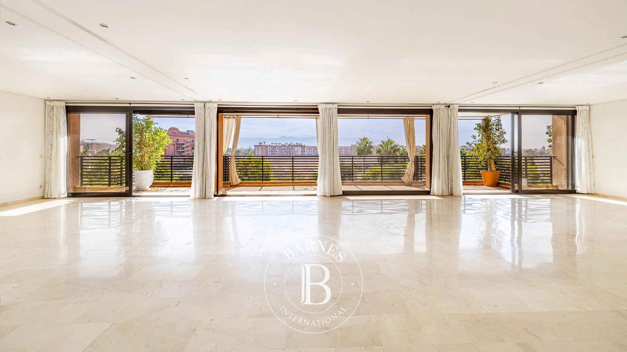 Hivernage – Dernier étage 250 m², terrasse vue Atlas, 3 suites, rooftop piscine - picture 1