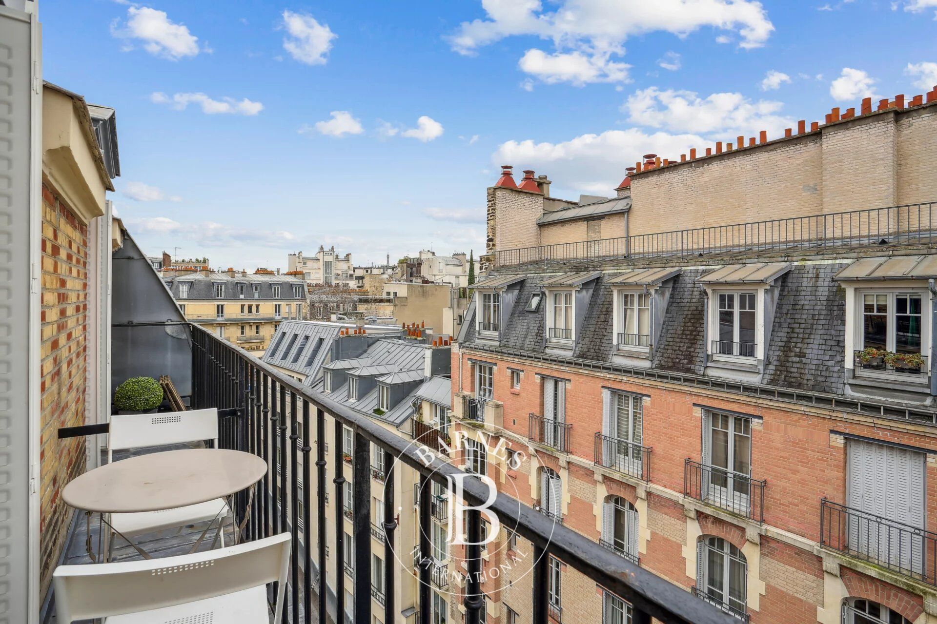 Paris 16 - Auteuil Sud - 2 pièces -  Dernier étage - Balcon - picture 1