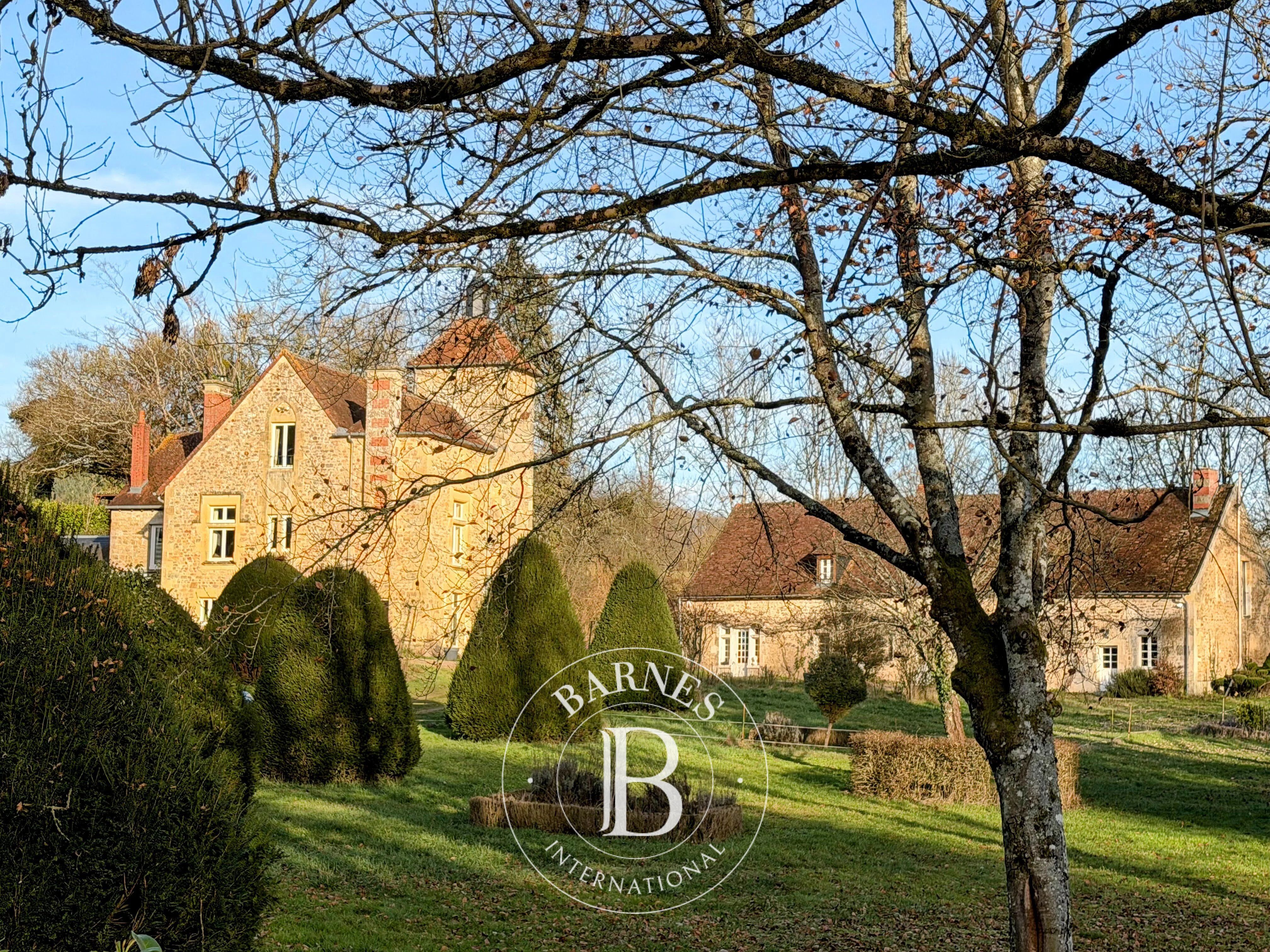 NIEVRE - Manoir du 18e siècle sur 6,5 hectares - picture 1