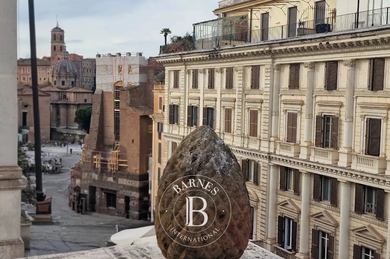 Panoramic Penthouse with View of the Colosseum and Imperial Forums - Via Cavour - picture 3