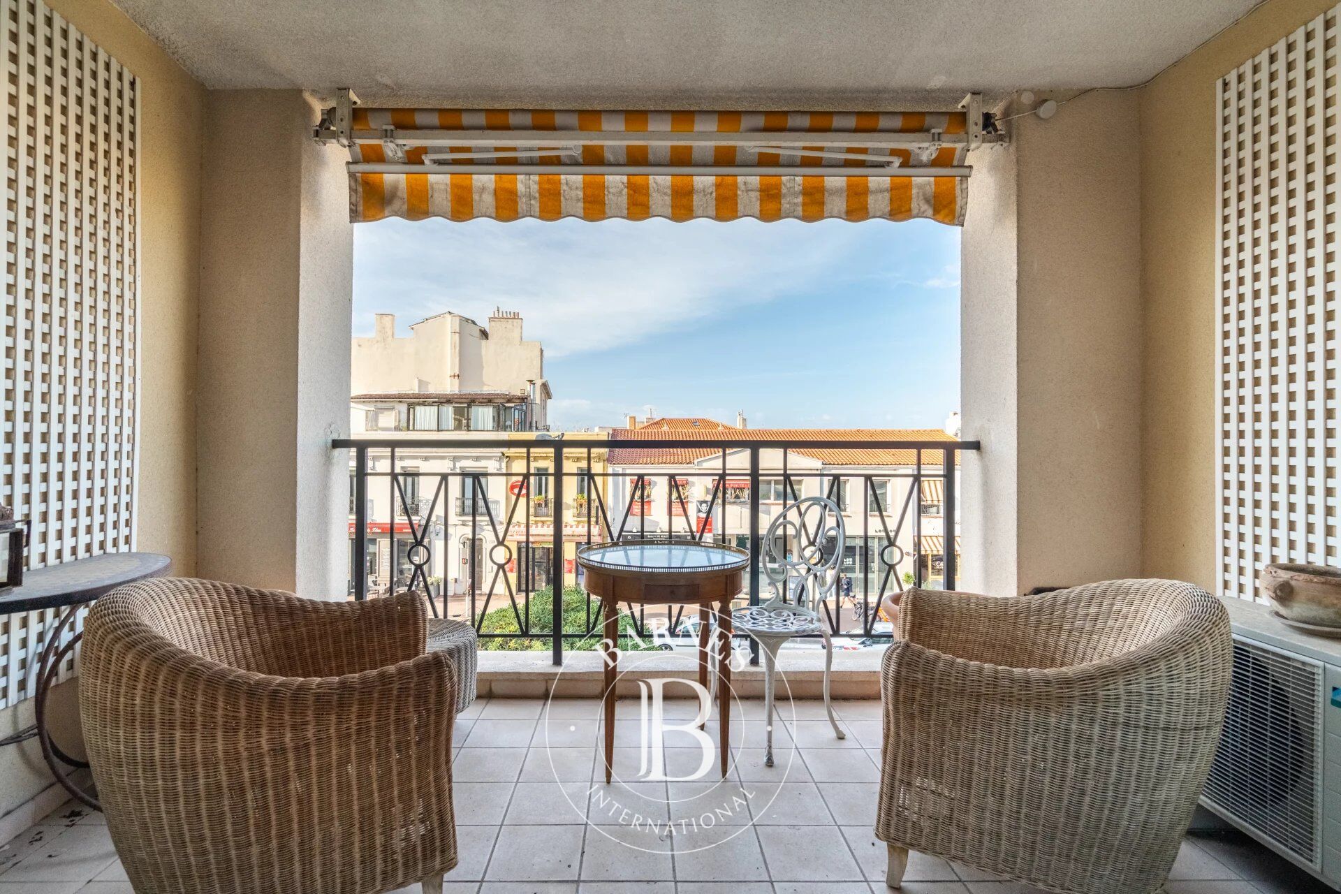 A VENDRE - APPARTEMENT MALMOUSQUE — L’ADRESSE MYTHIQUE, LE BIJOU RARE - picture 2