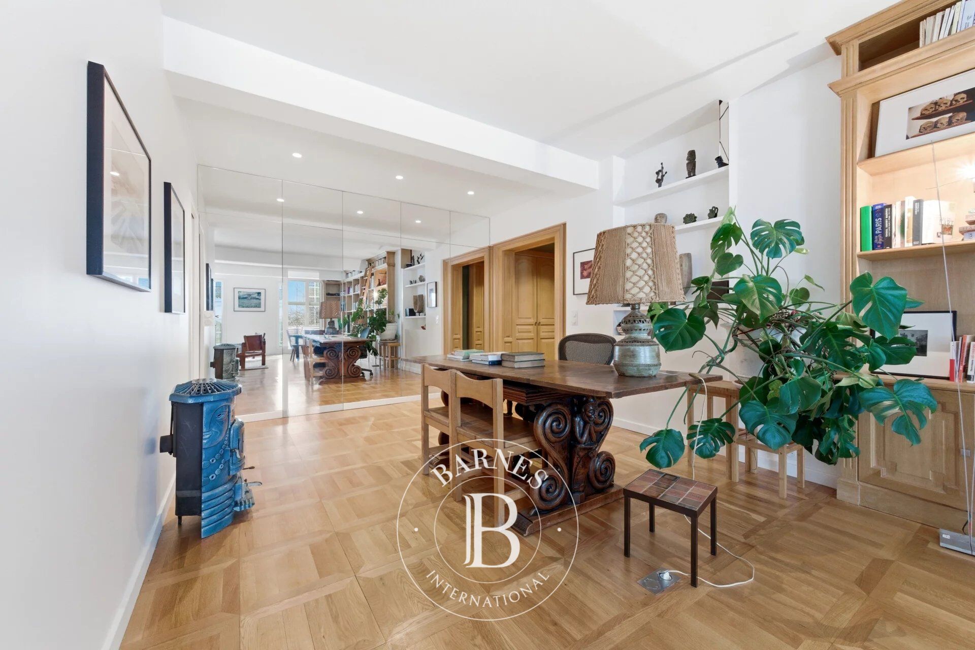 Apartment for sale - Paris 4 - Village Saint-Paul - 2 bedrooms - Renovated - Lift - picture 3