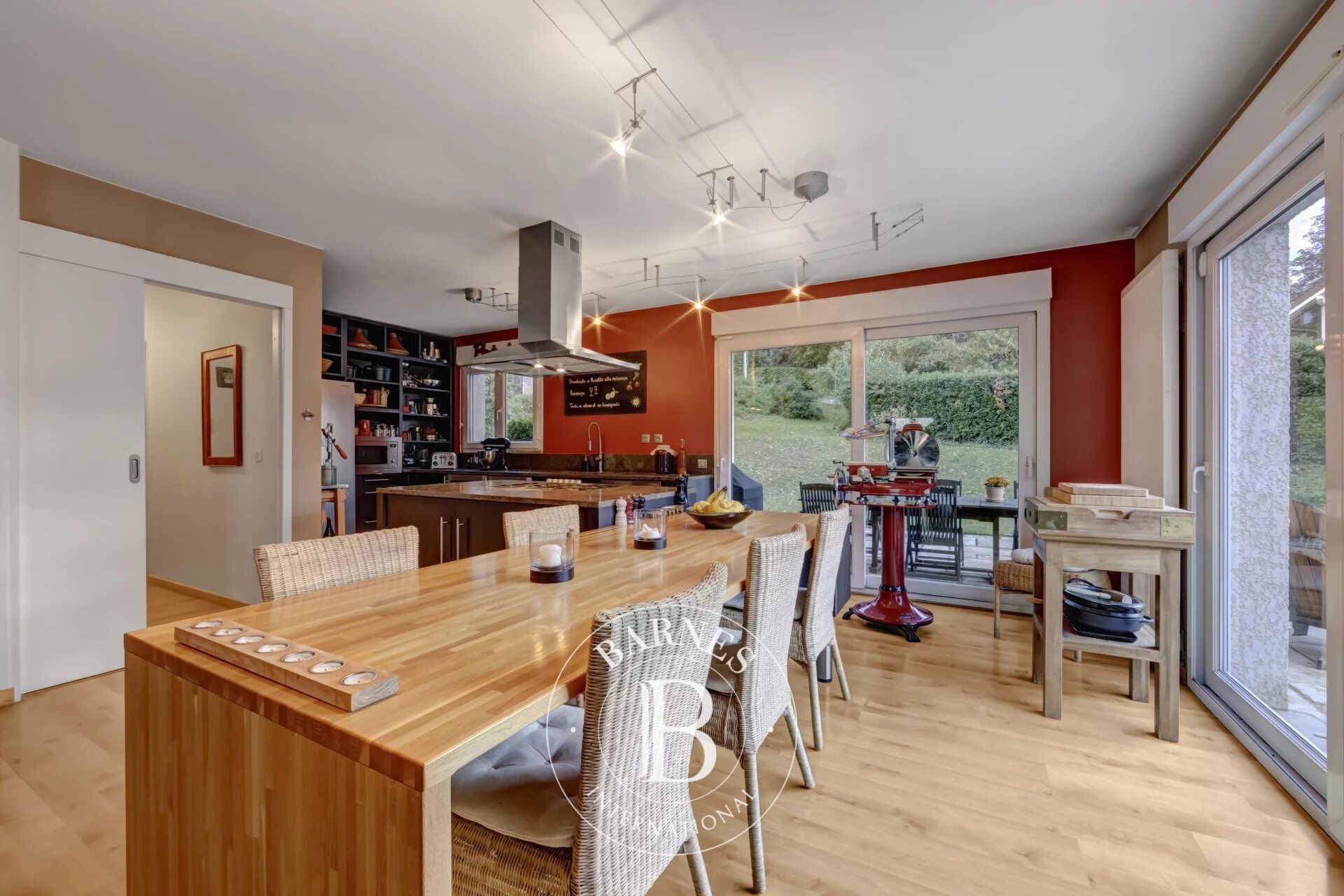 BARNES  GENEVOIS - ARCHAMPS - VILLA AVEC APPARTEMENT - picture 2