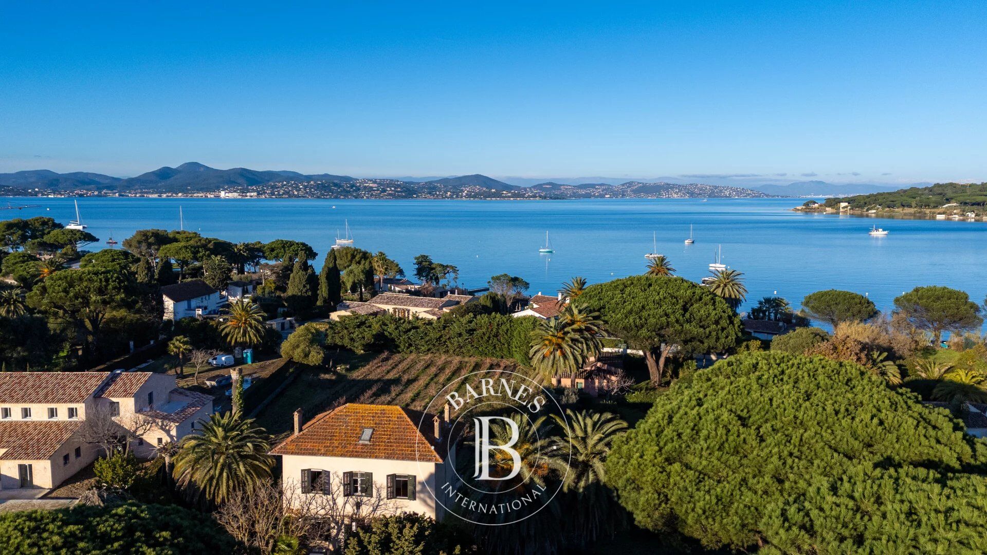 SAINT-TROPEZ - LES CANEBIERS - PROPRIETE A 80M DE LA PLAGE - picture 1