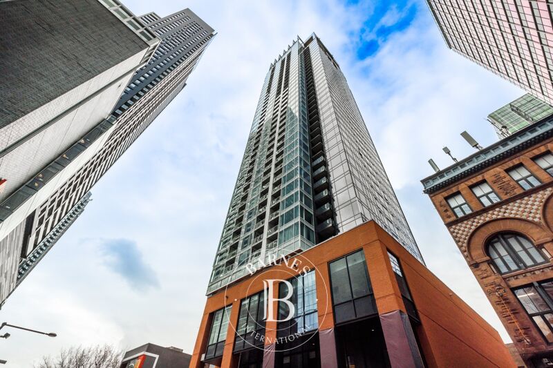 For Sale Apartment | Montréal (Ville-Marie) - picture 1