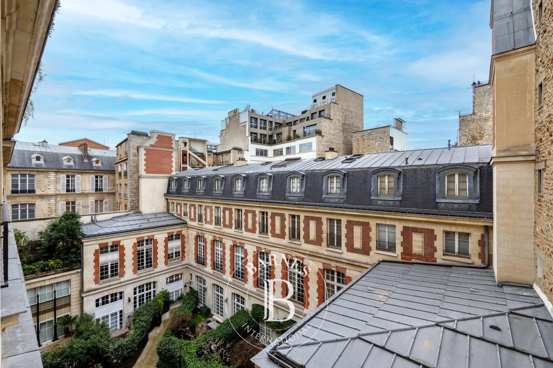 Paris 8th Arrondissement - Faubourg Saint-Honoré - Matignon - 135 sq m Apartment - 2 or 3 Bedrooms - 4th Floor - Parking - picture 2