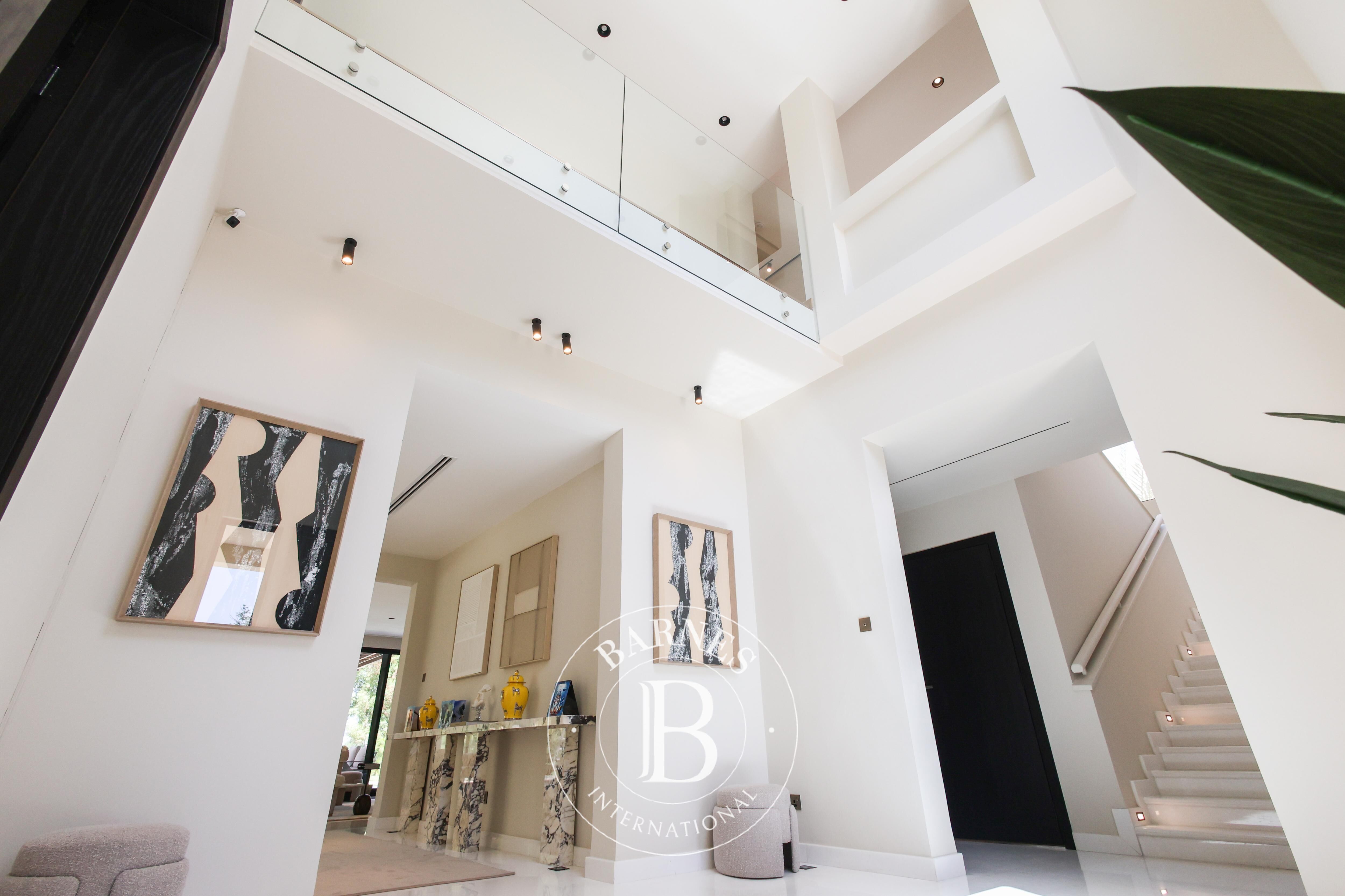 Villa The Lakes - picture 2