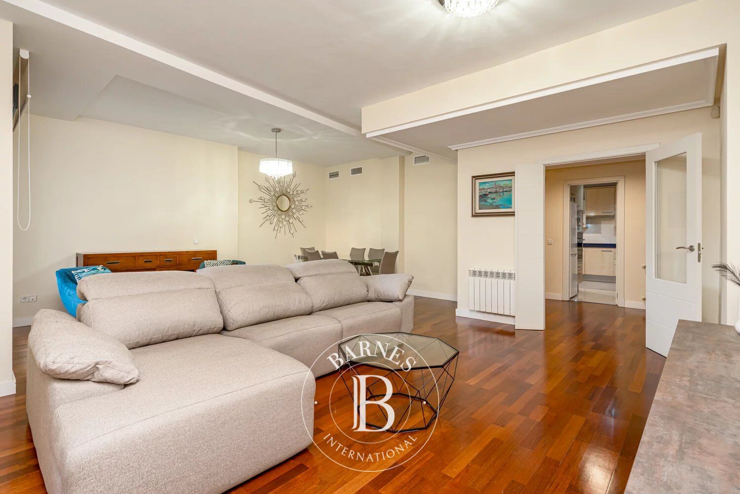 Location de logement avec parking et piscine à Chamberí - picture 1