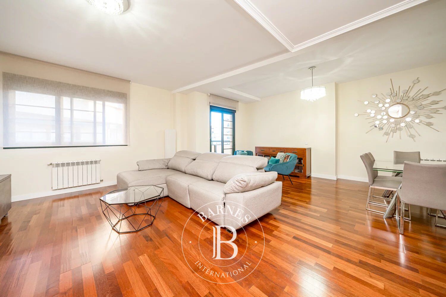 Location de logement avec parking et piscine à Chamberí - picture 3