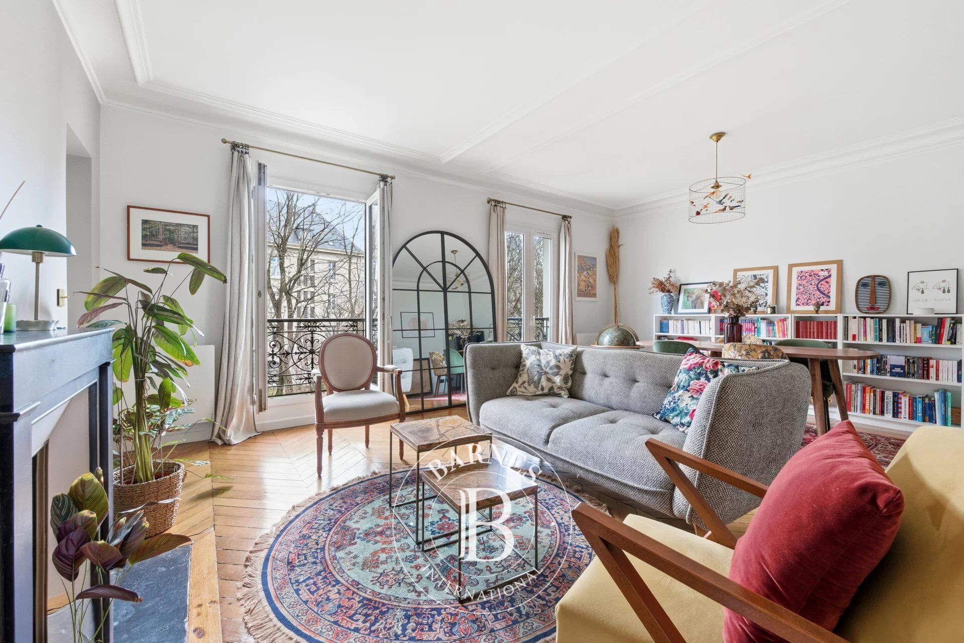 PARIS 18 - LAMARCK - 2 BEDROOMS - DUAL-ASPECT EAST-WEST FACING - PANORAMIC VIEWS OF PARIS AND SACRE COEUR - OPTIMAL FLOOR PLAN - PERIOD CHARM - picture 3