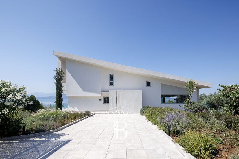 Impressive Seafront Property - Agios Konstantinos