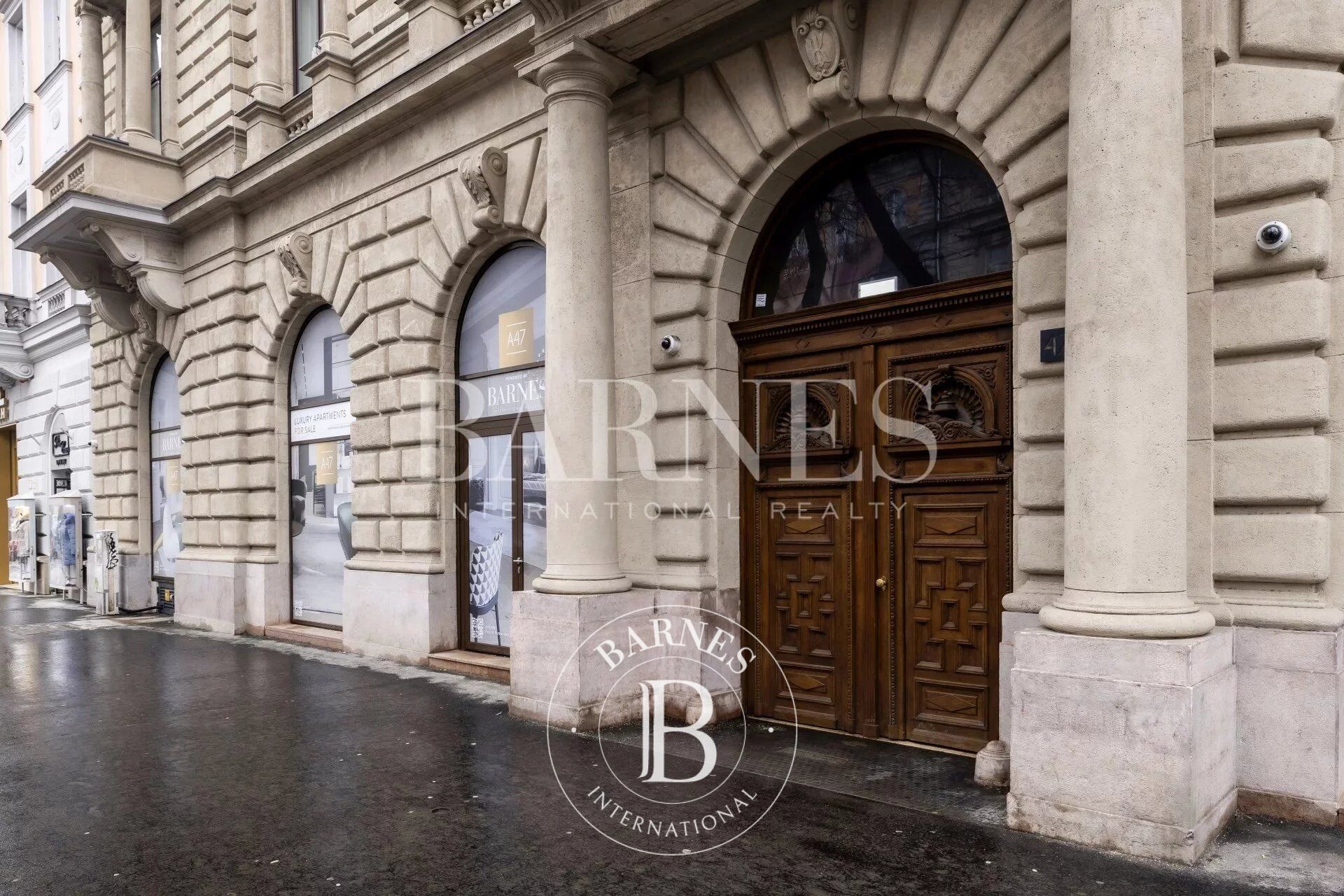 Commerce Budapest VI. kerülete - picture 2