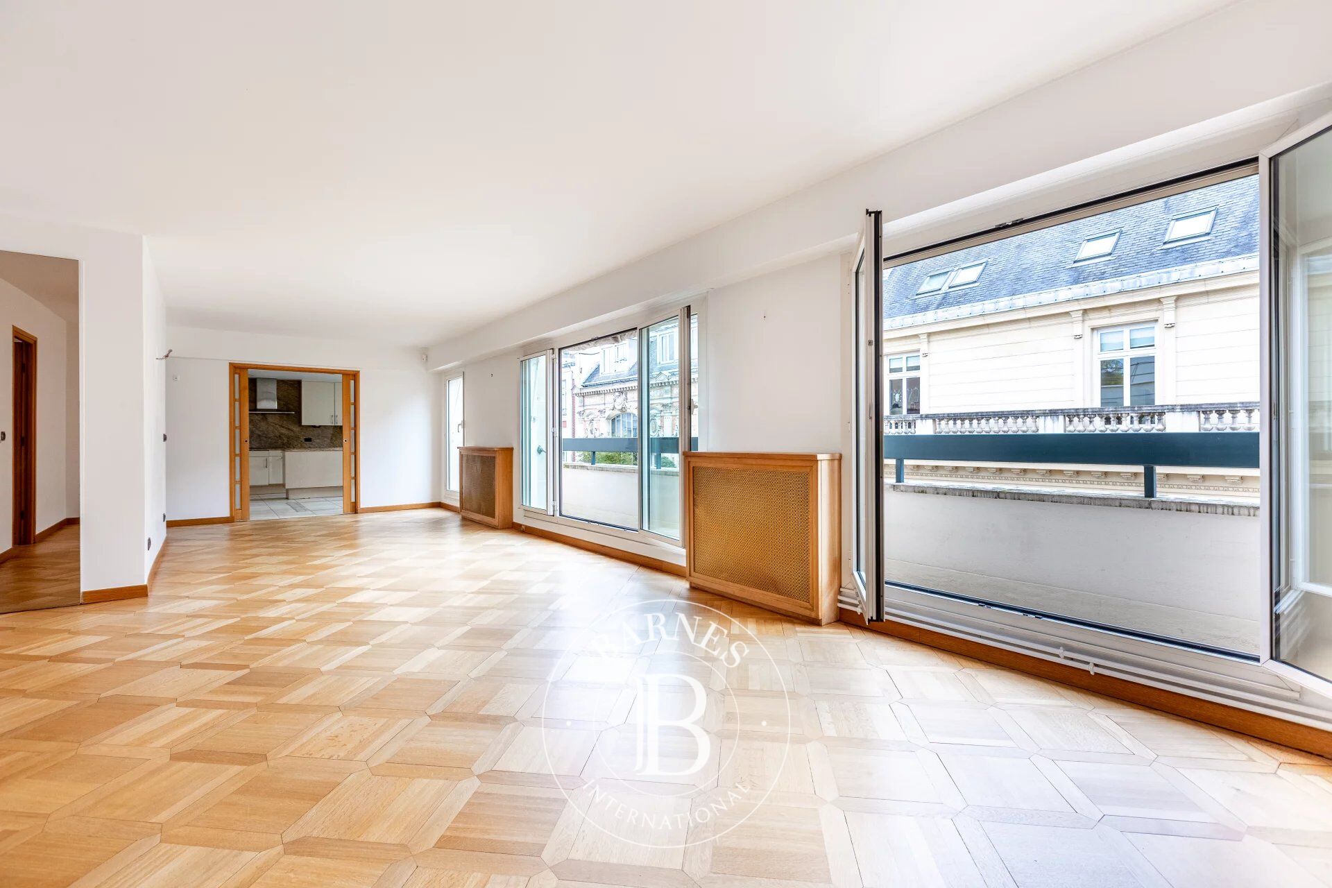 Paris 8th Arrondissement - Parc Monceau - Murillo - 2-Bedroom Apartment - Top Floor - Balconies - Parking - picture 2
