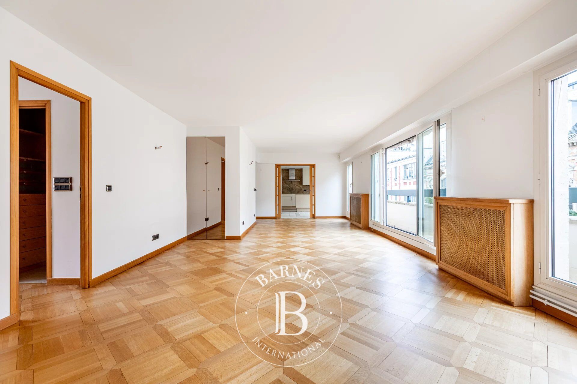 Paris 8ème - Parc Monceau / Murillo- Appartement 2 chambres - Dernier étage - Balcons  - Parking - picture 3