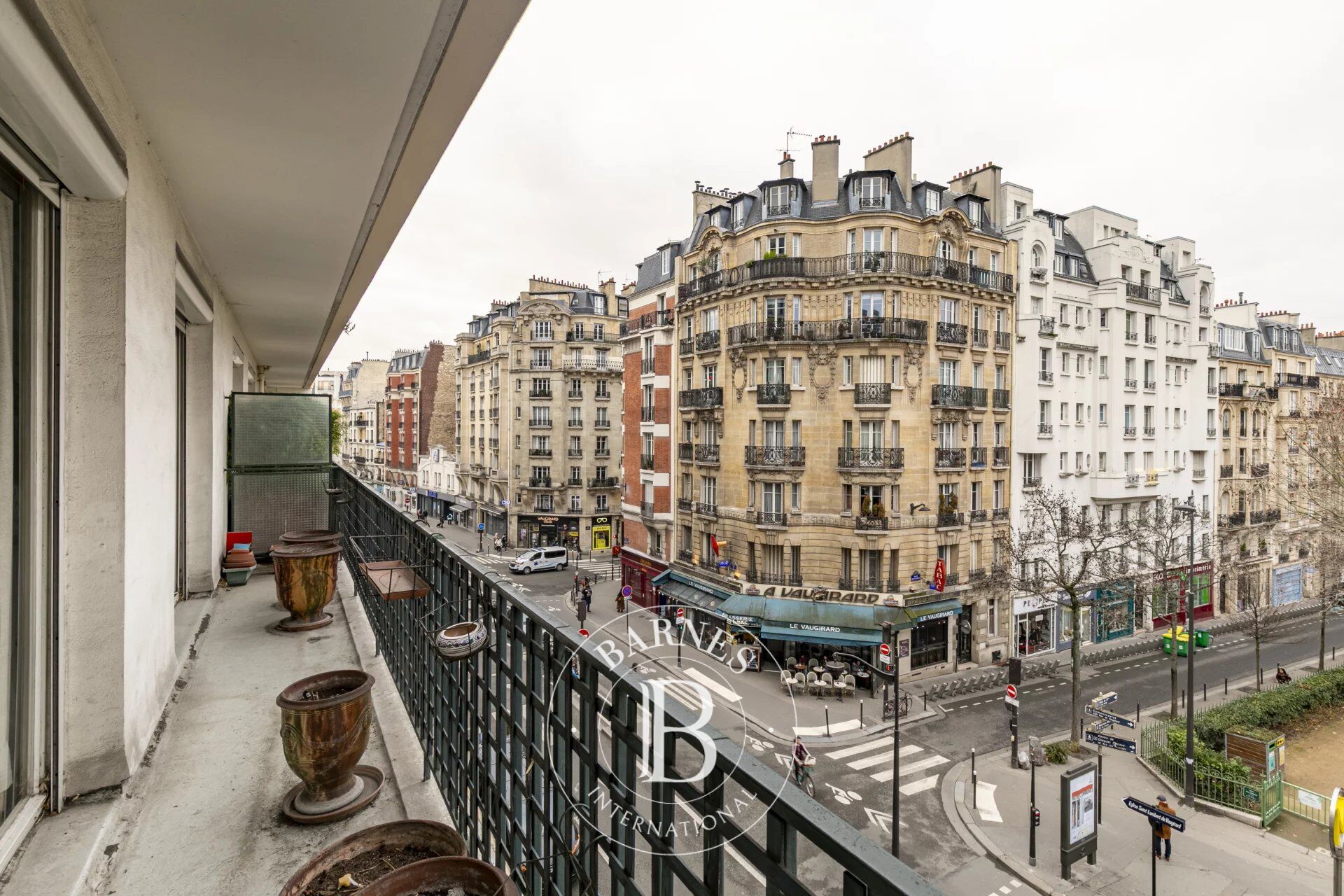 PARIS 15 - VAUGIRARD- 3 CHAMBRES - BALCONS - VUE TOUR EIFFEL - picture 3